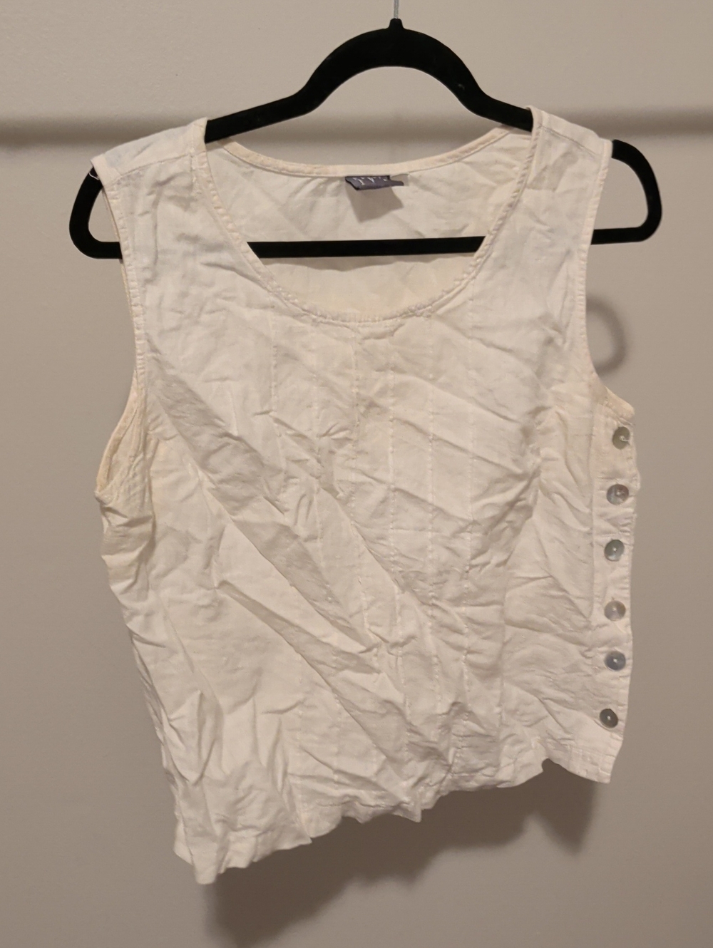 Sleeveless Button-Side Tank Top in Cream